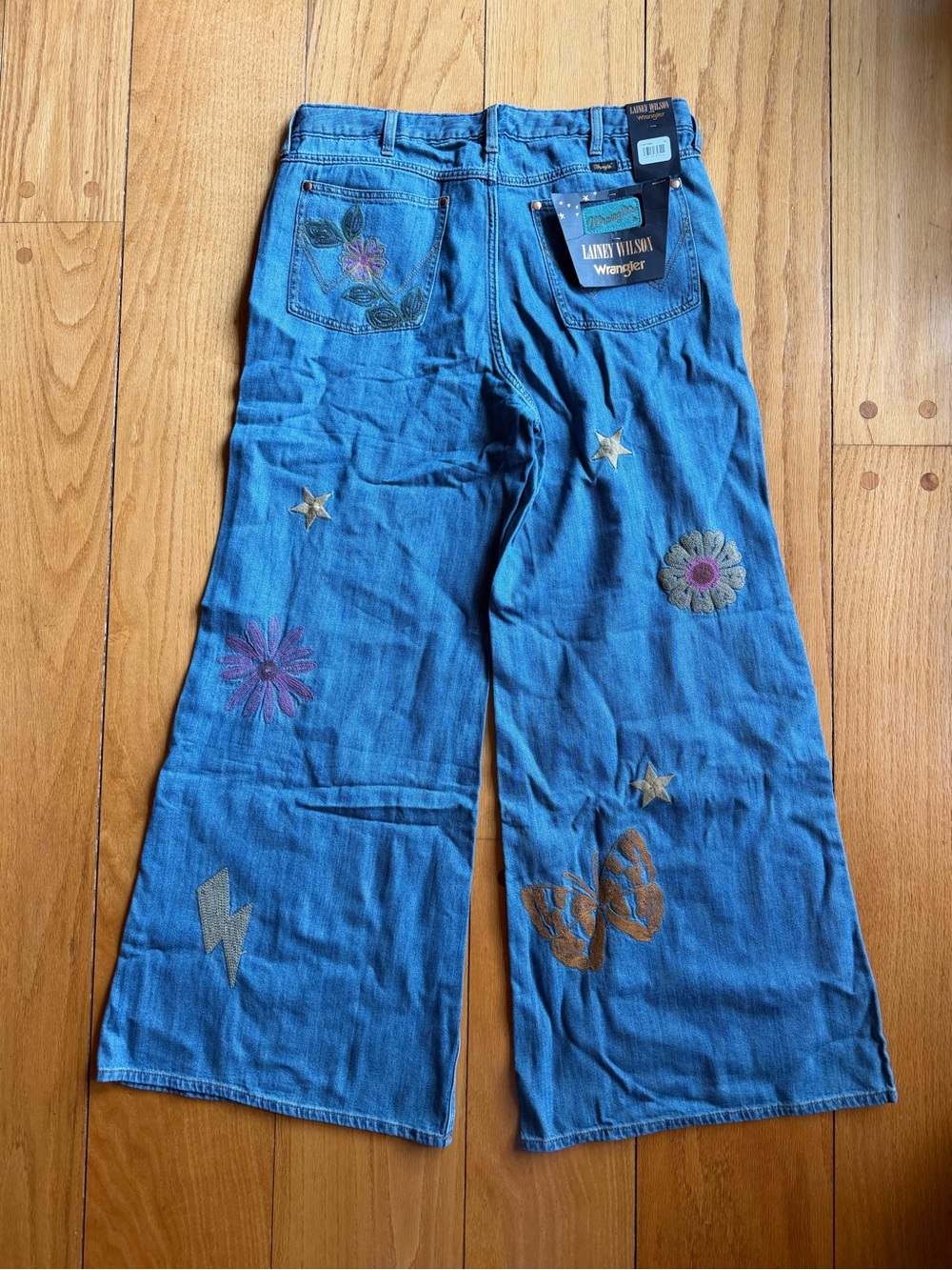 NWT Wrangler Womens X Lainey Wilson Cheeky Wide Leg Jean W33 - Picture 9 of 15
